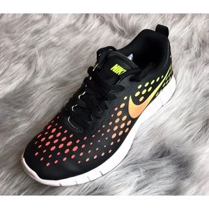 NIKE WOMEN’S TRAINING SNEAKERS
